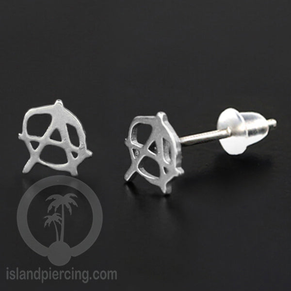 Anting Stud Stainless warna silver design yang cantik dengan banyak pilihan menarik