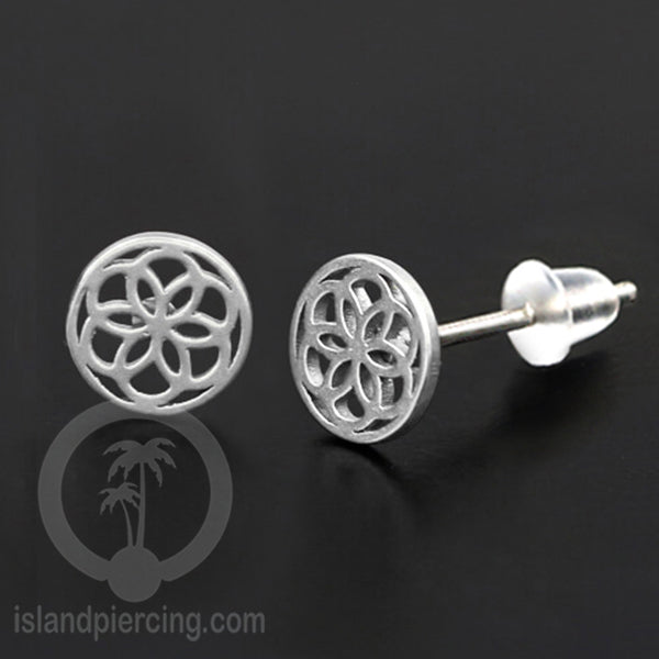 Anting Stud Stainless warna silver design yang cantik dengan banyak pilihan menarik