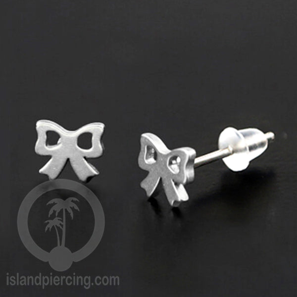 Anting Stud Stainless warna silver design yang cantik dengan banyak pilihan menarik