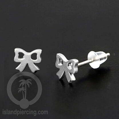 Anting Stud Stainless warna silver design yang cantik dengan banyak pilihan menarik