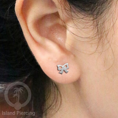 Anting Stud Stainless warna silver design yang cantik dengan banyak pilihan menarik
