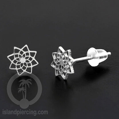 Anting Stud Stainless warna silver design yang cantik dengan banyak pilihan menarik