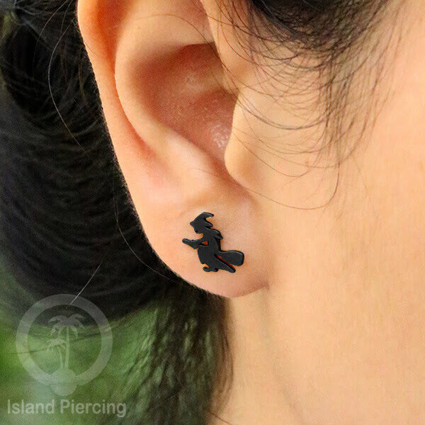 Anting Stud Stainless warna hitam design serum Halloween model Tengkorak, Peti, Sihir