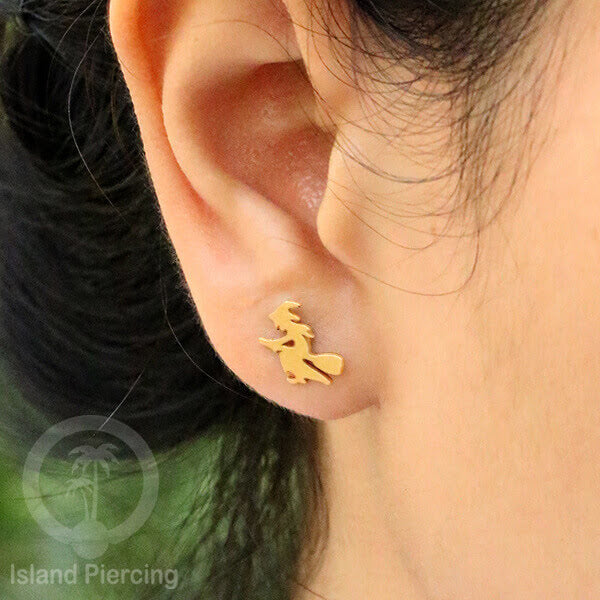 Anting Stud Stainless warna gold design serum Halloween model Tengkorak, Peti, Sihir