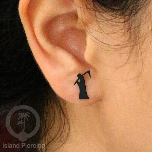 Anting Stud Stainless warna hitam design serum Halloween model Tengkorak, Peti, Sihir