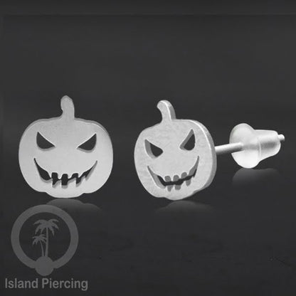 Anting Stud Stainless warna silver design serum Halloween model Tengkorak, Peti, Sihir