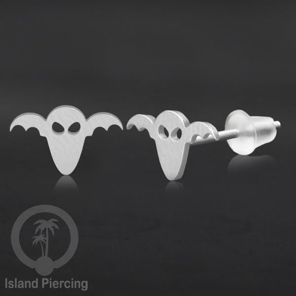 Anting Stud Stainless warna silver design serum Halloween model Tengkorak, Peti, Sihir