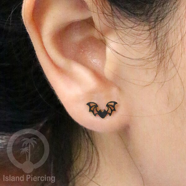 Anting Stud Stainless warna hitam design serum Halloween model Tengkorak, Peti, Sihir