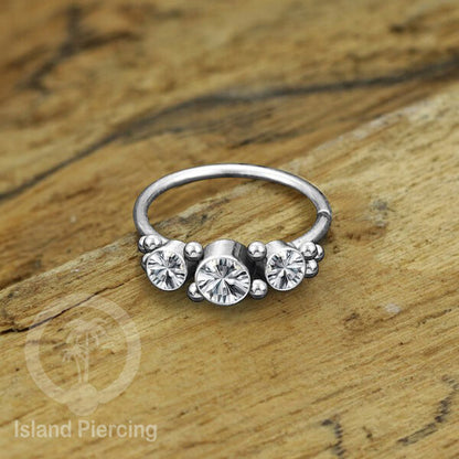 Nose Piercing Jewelry Perhiasan Hidung Nose Ring warna silver dekorasi 3 Batu